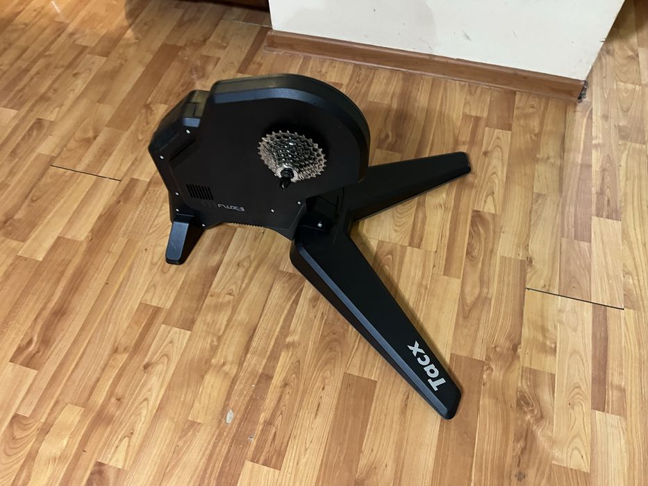 велостанок Tacx Flux S Smart