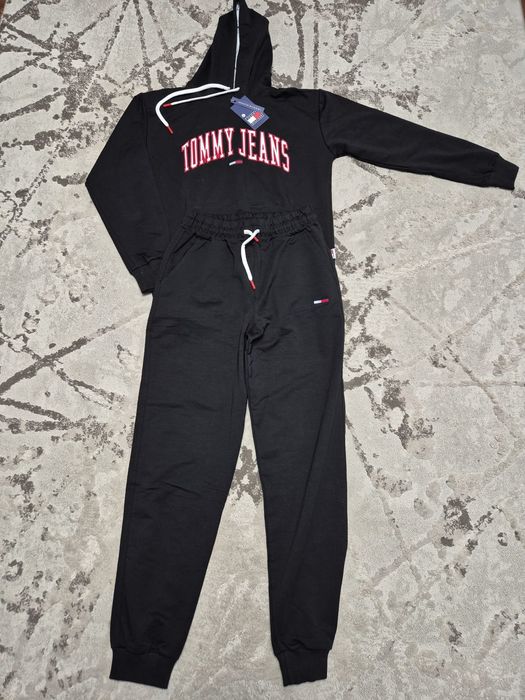 Vând treninguri de damă, Tommy Hilfigger, noi cu etichetă