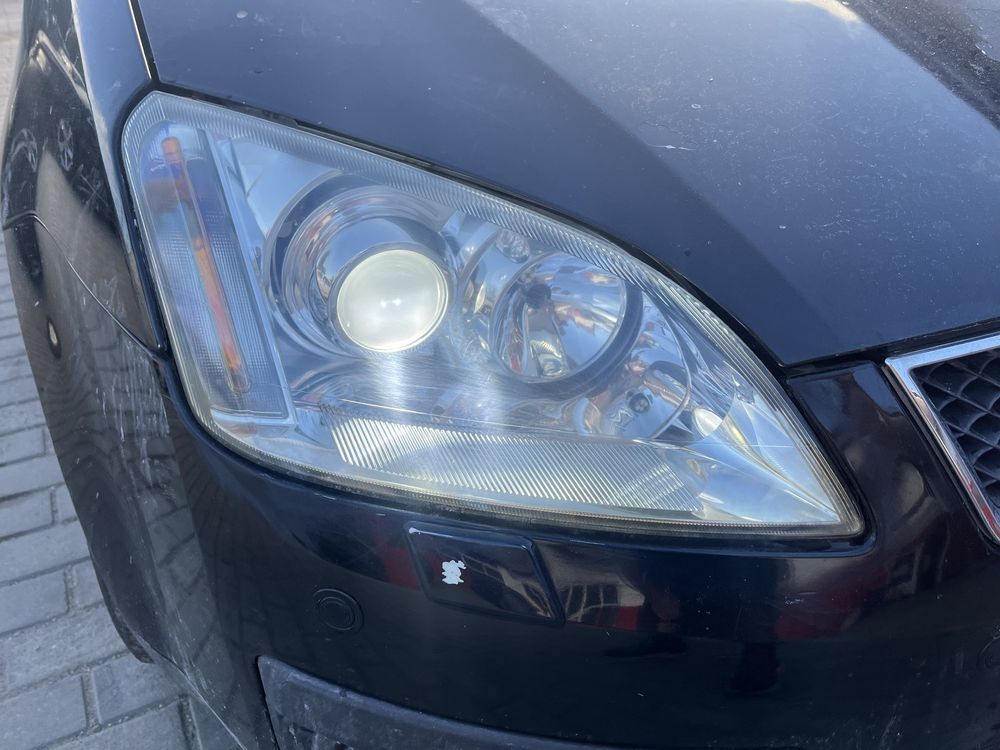 Far xenon ford c max 2006
