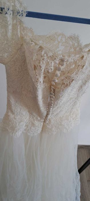 rochie miroasă nouă, detalii in descriere