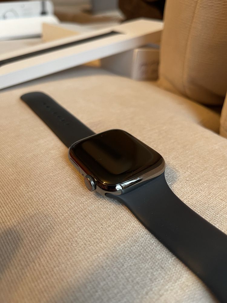 Apple Watch Series 8 45mm Graphite Stainless Steel +Apple Leather Link