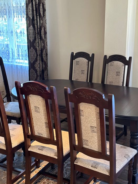 Masa cu 8 scaune lemn masiv