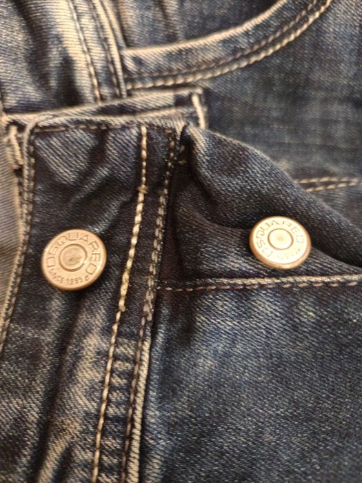 Дънки на Dsquared2. Спешно!!