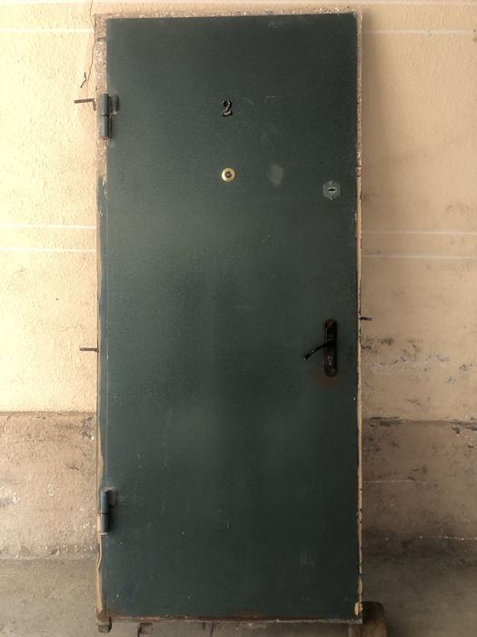 Темир эшик сотилади