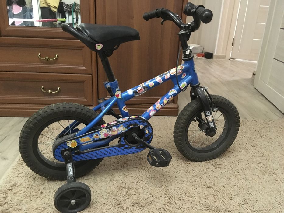 4 колесный велосипед + к нему в подарок еще 1 трехколесный велосипед