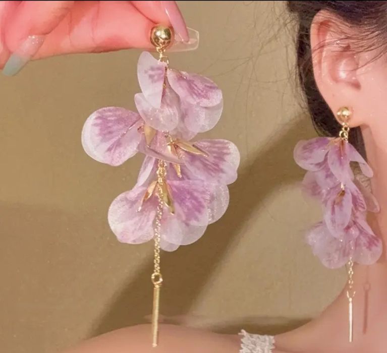 Красиви, стилни обеци.