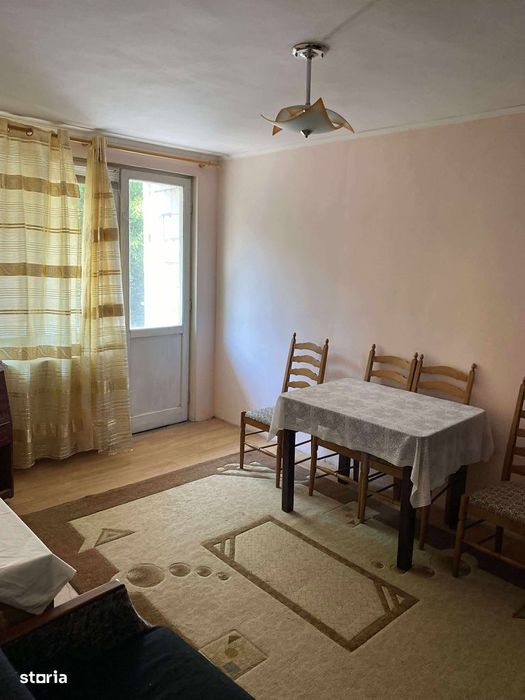 Apartament 3 camere de vanzare , Carpati 1 , et. 2 , 53.000 euro neg.