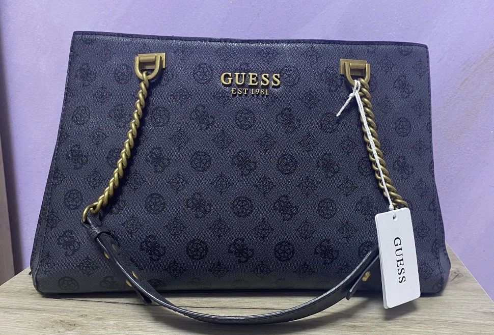 Оригинална чанта Guess