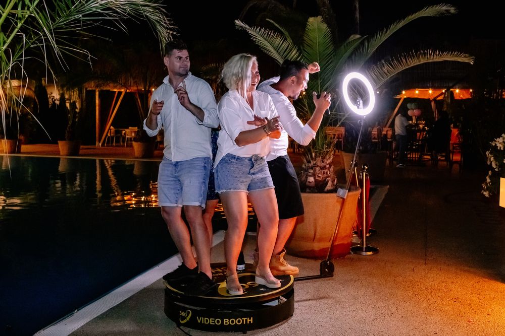 Cabina foto/eveniment/oglinda magica/fum greu/video 360/sport