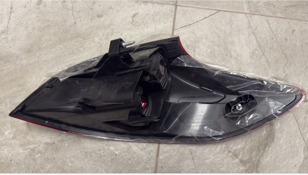 Stop stanga Renault Megane III - 3, hatchback