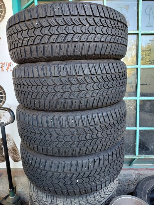 Продавам 4 зимни гуми 215/60/16 Debica