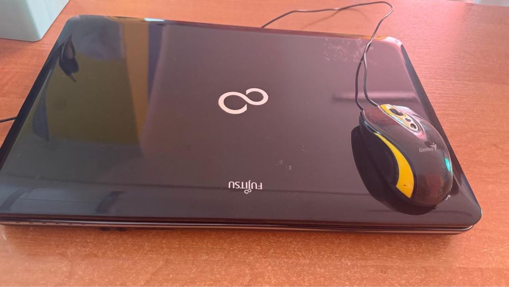 Ноутбук сатылады