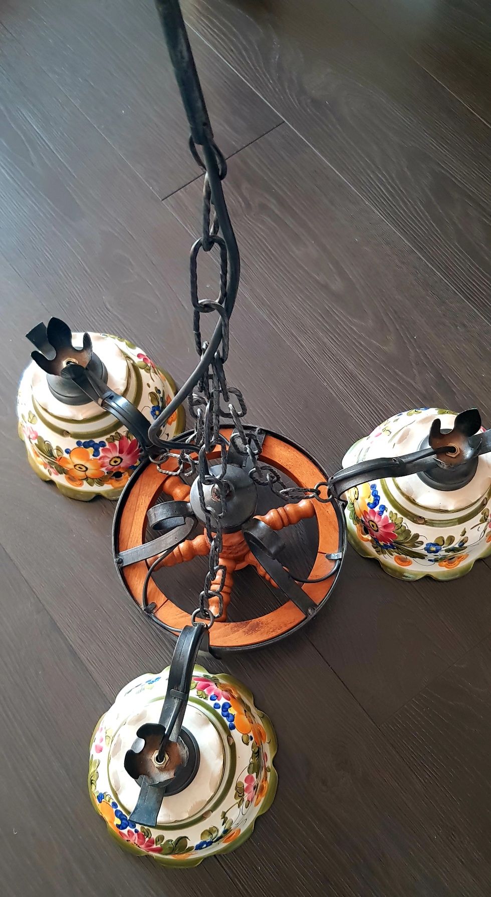 Candelabru vechi din ceramică,lemn și fier forjat