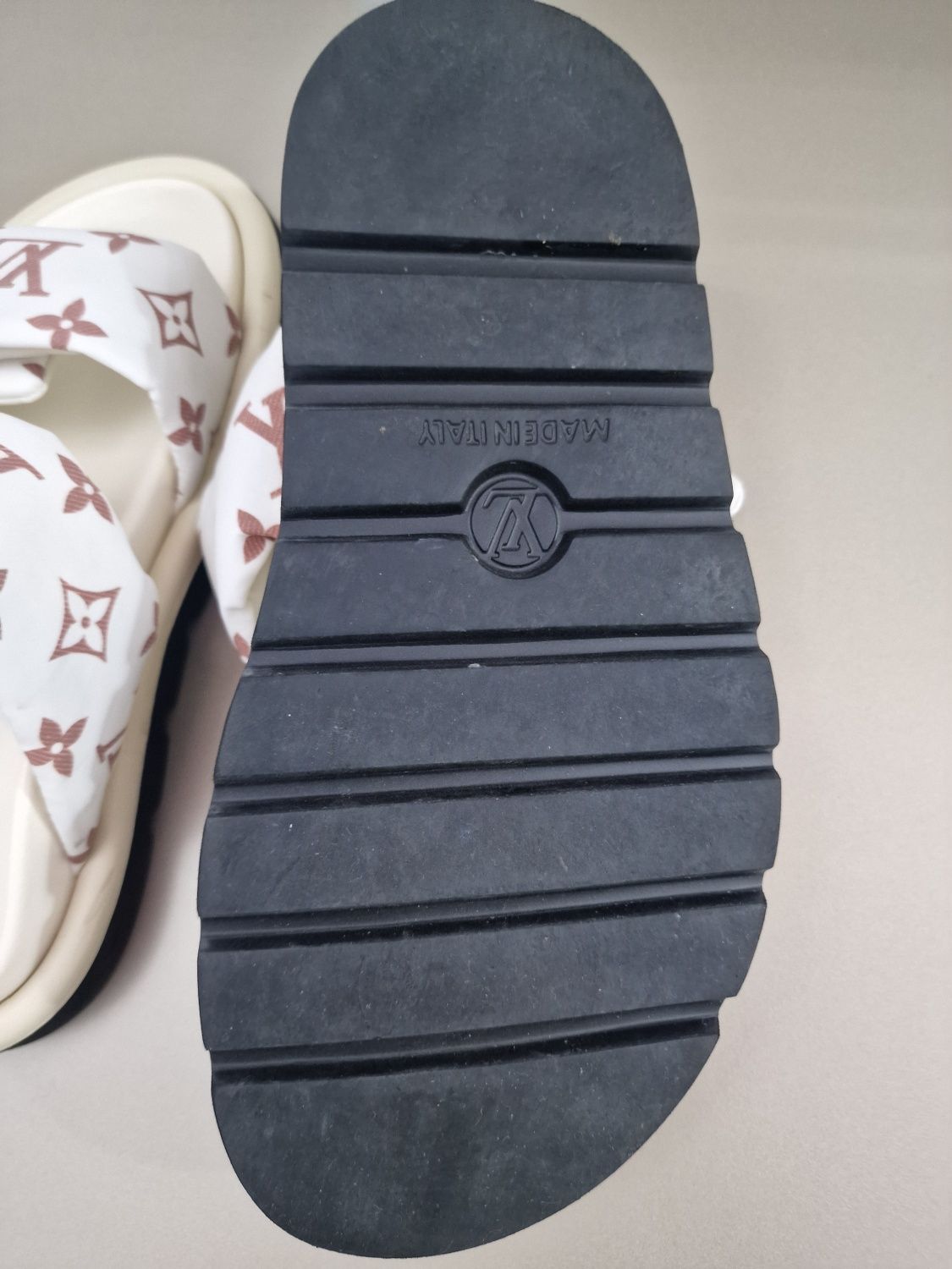 Louis Vuitton papuci dama