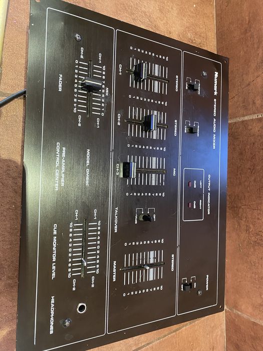 Dj пулт Numark два канала