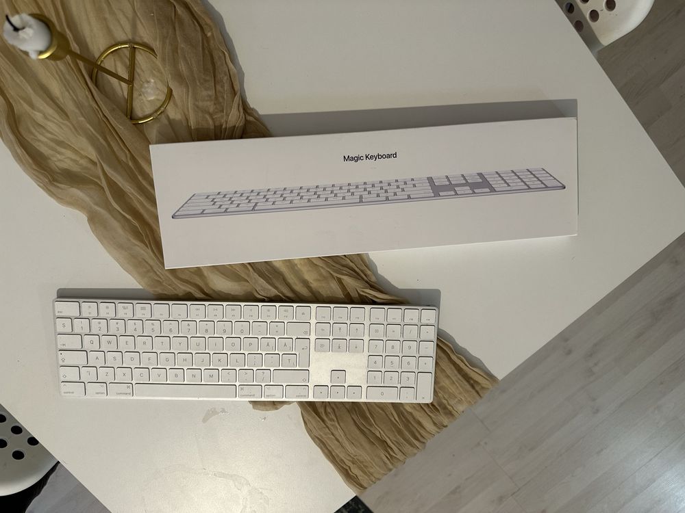 Tastatura Apple Magic Keyboard cu numpad, Layout RO