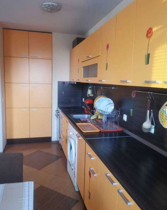 Дава се под наем Тристаен апартамент в Бургас, Славейков - 70 кв.м за 200 € - Снимка #2