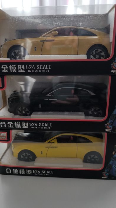 Macheta auto jucarie Rolls-Royce Spectre, metalica, noua 1:24
