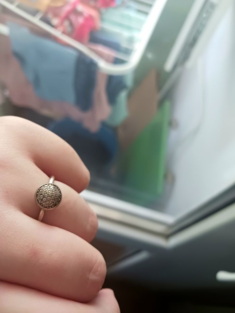 Inel Pandora original, discret, dar cu un farmec aparte