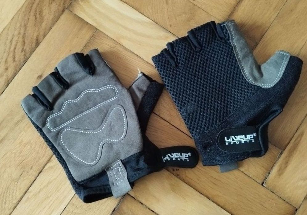 De vânzare o pereche de 
Starea produsului este noua, conform fotograf