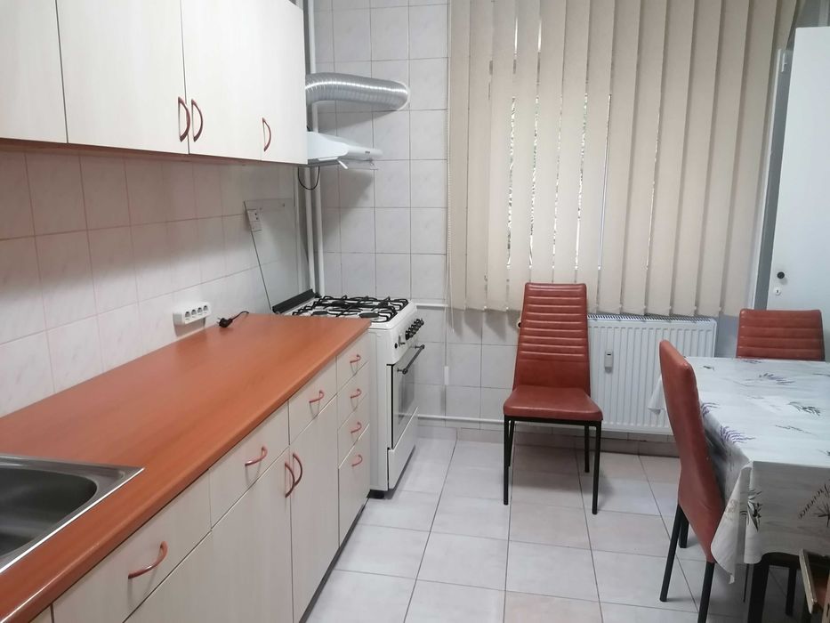 Închiriez apartament 3 camere, Brâncoveanu