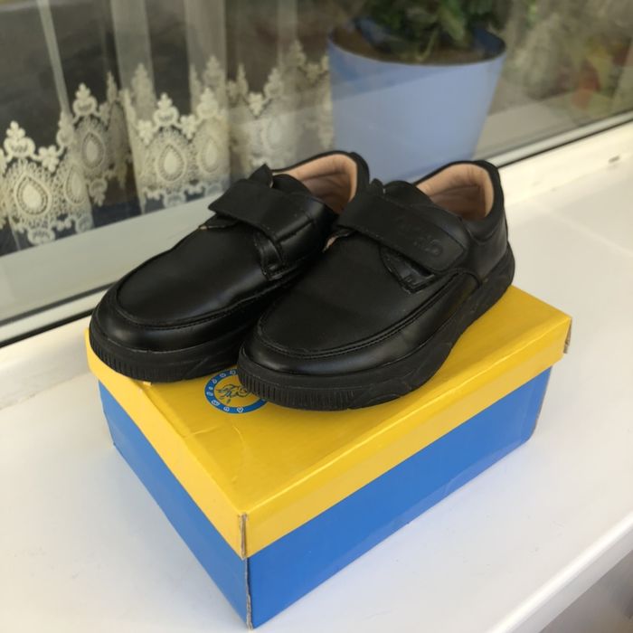 Продам туфли на липучке