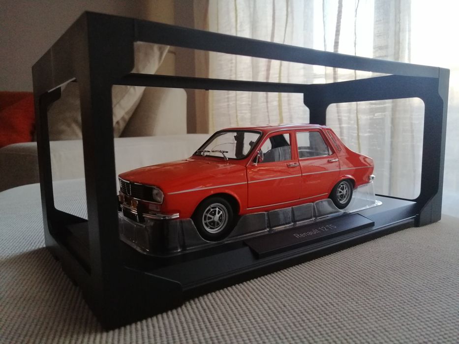 Vand macheta Renault 12 Ts (Dacia 1300) berlina noua portocalie 1/18
