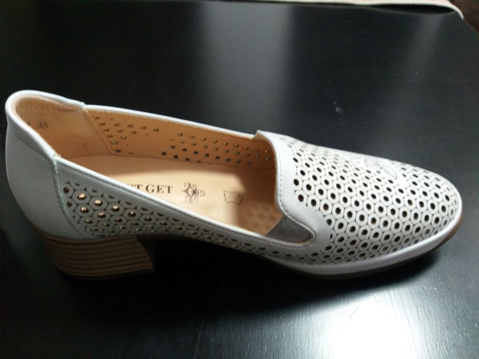 Обувки бели нов.36