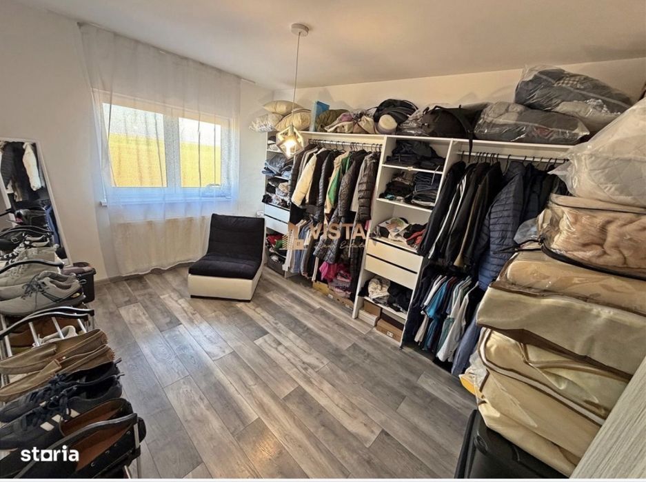 Casa individuala de vanzare ,4 cam ,900 mp teren . Izvor