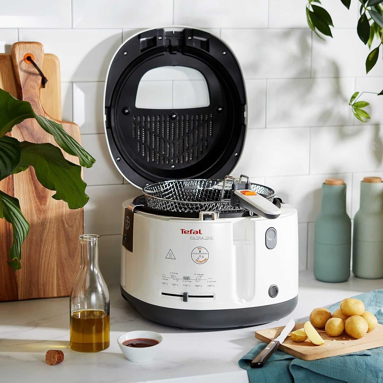 Фритюрник Tefal FF162131, Filtra One,вместимост 1,2кг,1900W лек ДЕФЕКТ