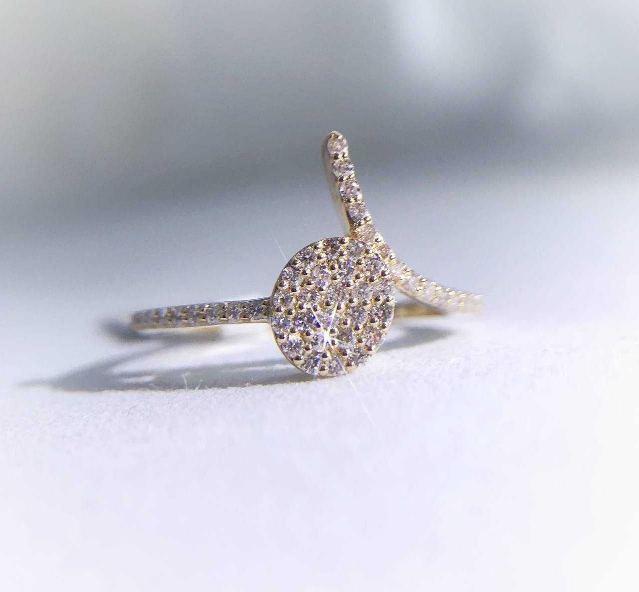 Золотое кольцо с бриллиантами. Дизайнерское кольцо с бриллиантами.