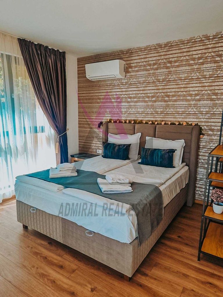 Дава се под наем Едностаен апартамент в Варна, Център - 60 кв.м за 700 € - Снимка #2