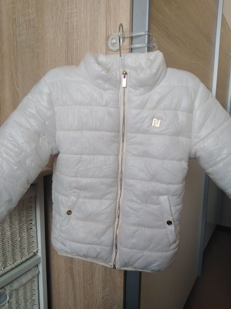 Яке River Island 2-3 години