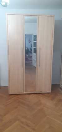De vînzare dulap cu 3 uși cu oglindă preț 100de euro