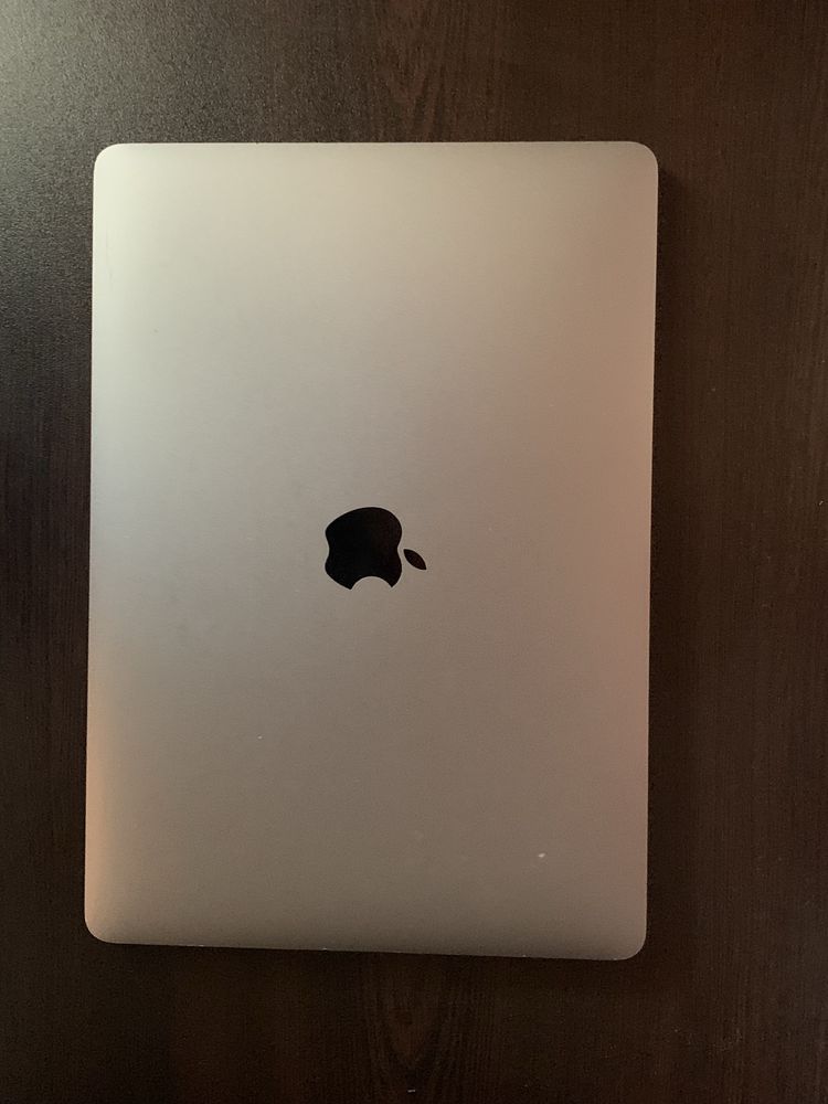 MacBook Pro 13” / Touch Bar/ i7 / 16GB 500GB SSD Много добро състояние