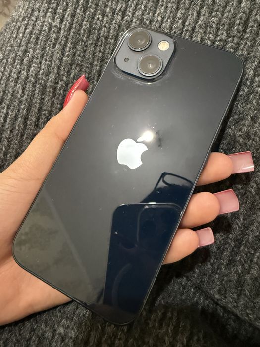 Продаю iPhone 13 — отличное состояние