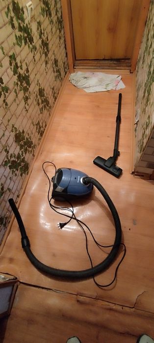 Пылесос Elenberg — мощный, рабочий, в отличном состоянии