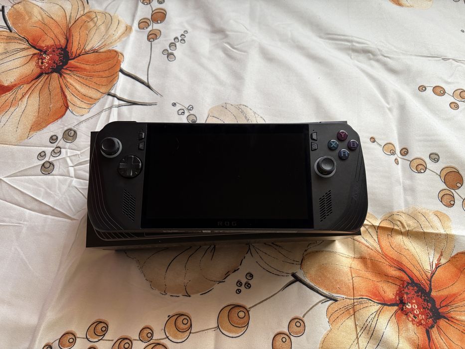 Vând Asus rog ally x ca nou .