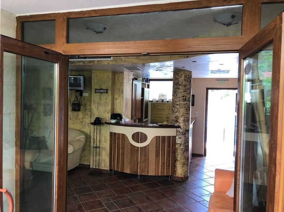 Продава се Хотел в Несебър - 1200 кв.м за 734 €/кв.м - Снимка #2