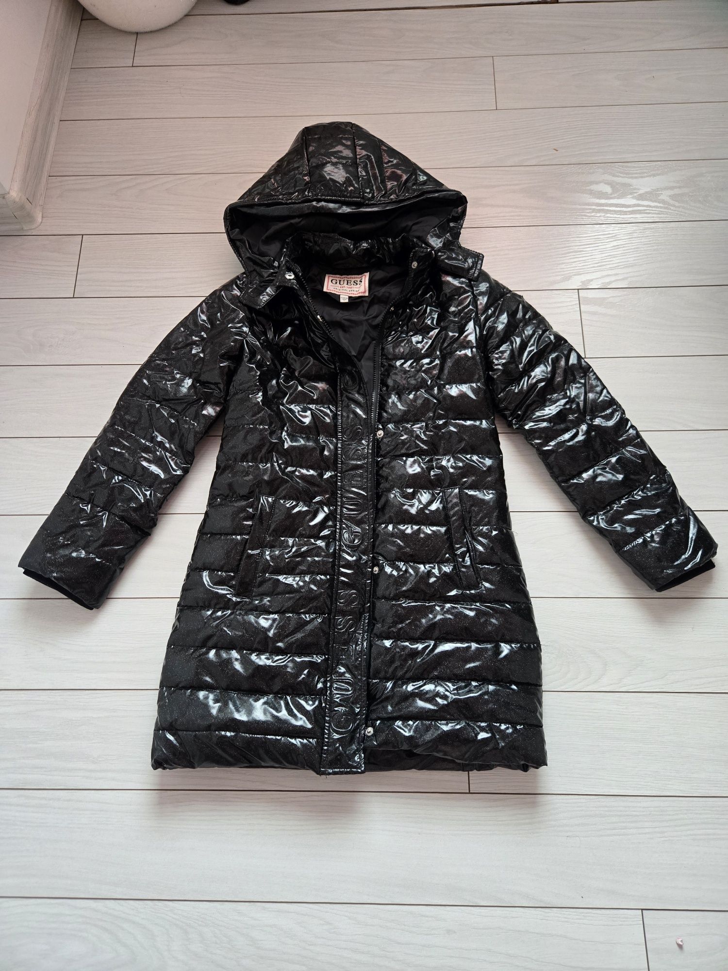 Яке Guess черно 10г