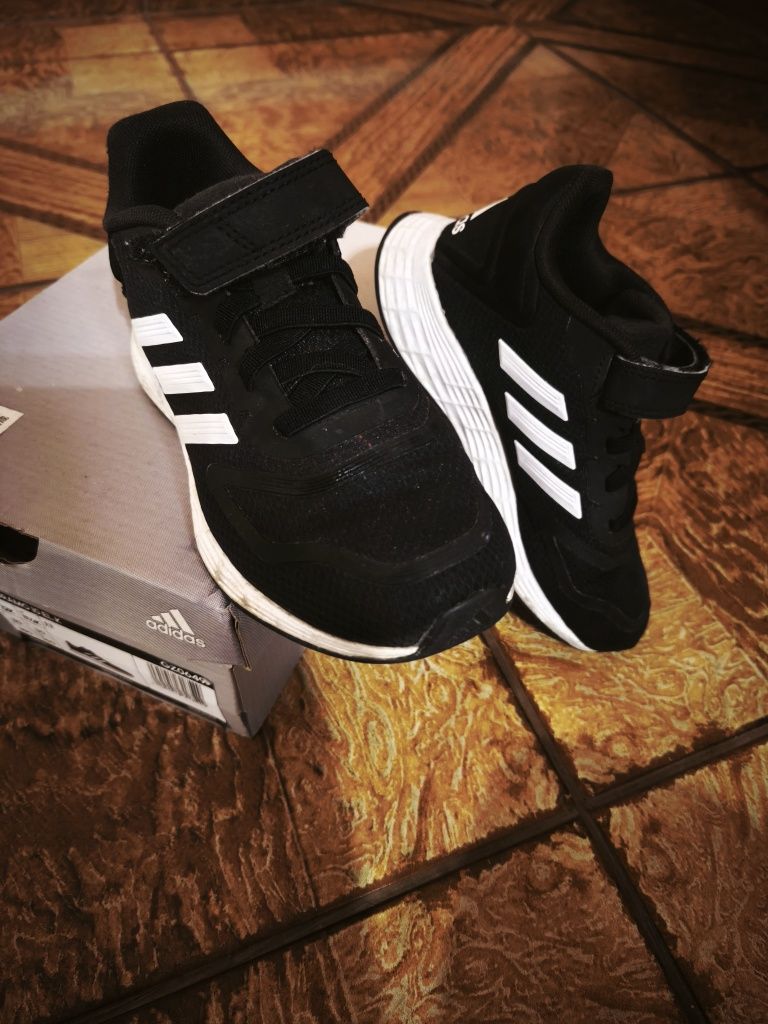 Adidas Duramo 10( цена за чифт)