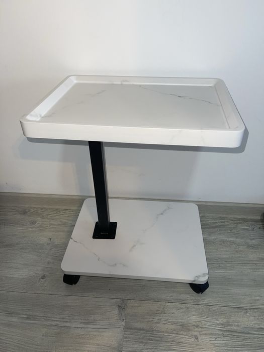 Măsuță din lemn reglabila cu roți