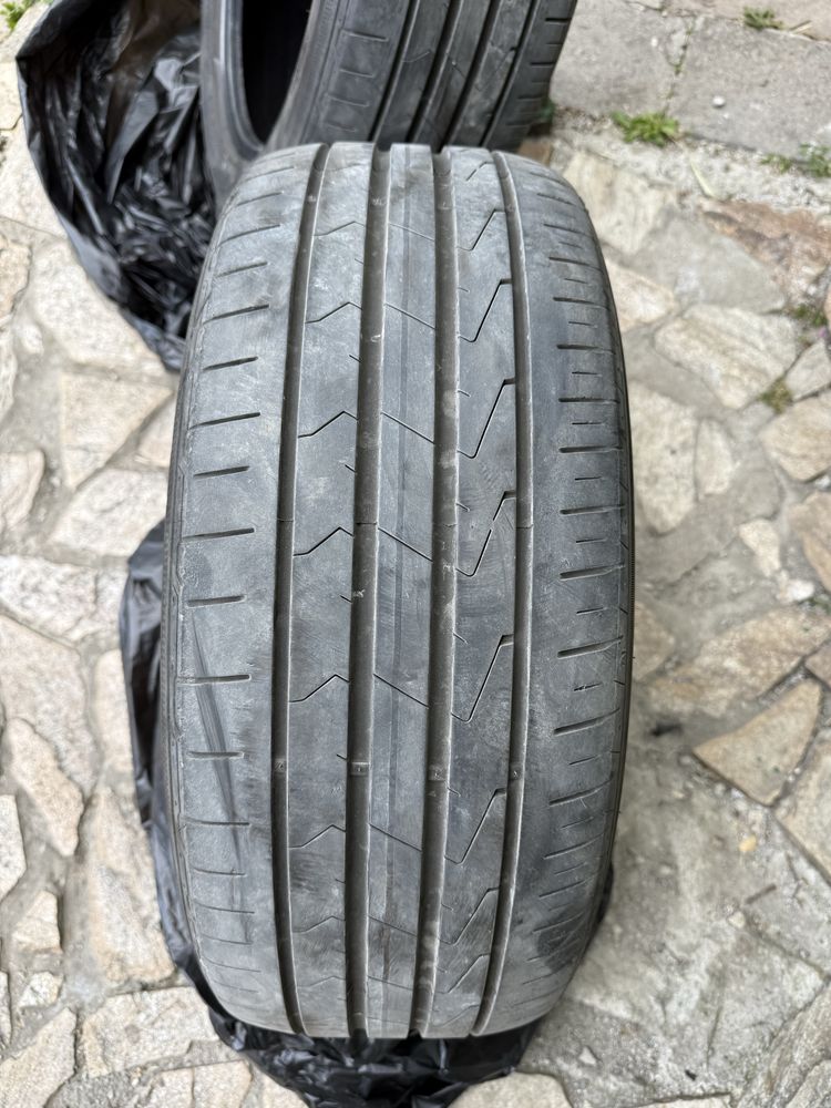 Продавам 2 летни гуми Hankook 205/55/16