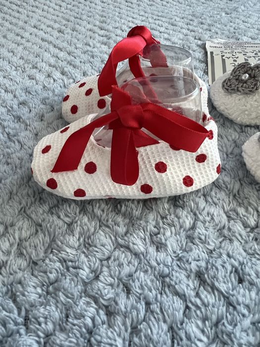 Бебешки обувчици за момиче