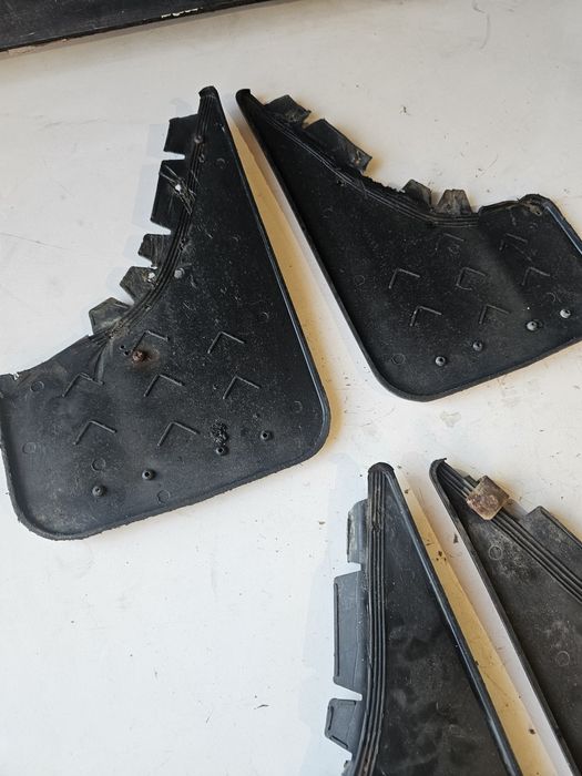 Set aparatori noroi Volkswagen Golf 1 / Jetta 1

Se vand exact cum sun