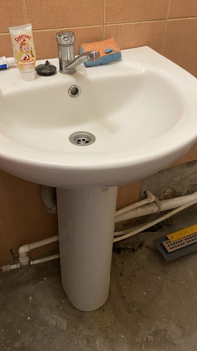 Продам раковину в ванную……………………………………………