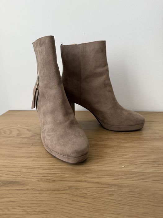 Бежови боти с дебел ток H&M размер 38