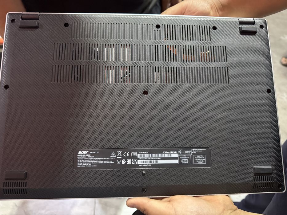 Acer aspier 3 15 rayzen 3 7320U yengide holati olinganiga 3-4 oy boldi