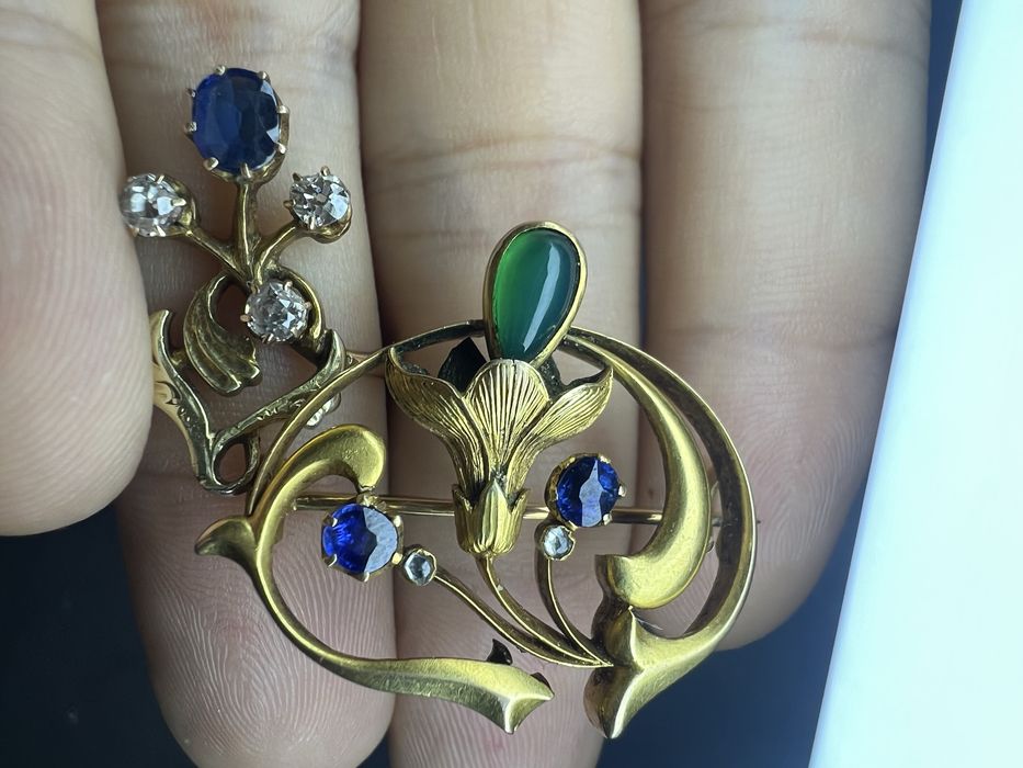 Более сто лет . Брошь . Кольцо . Красота . Камни