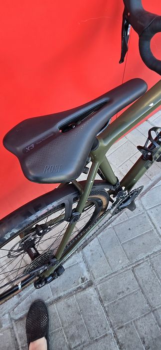 Rose Back Road Gravel 28ц. 2х10 М разм. Перфектен.